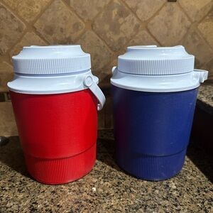 Rubbermaid water jug with straw and lid. Carry handle. Excellent condition. ❤️